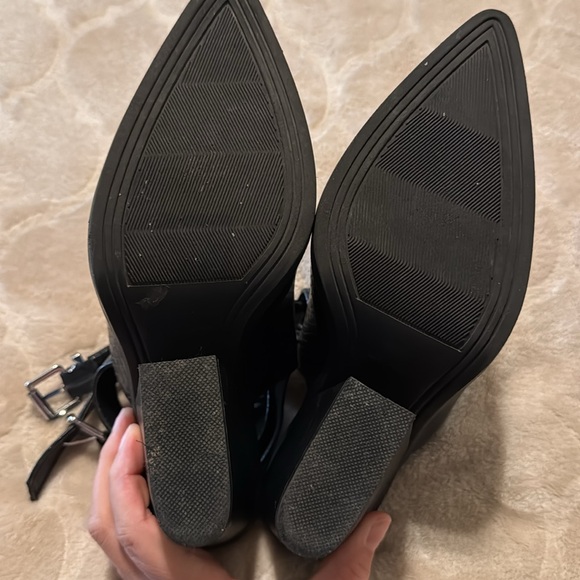 EUC SNAKESKIN BLACK BOOTIES - Picture 6 of 7